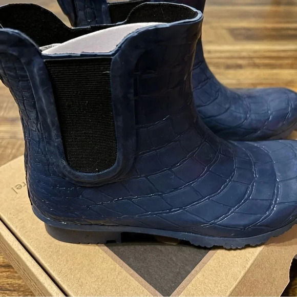 NWT Roma Chelsea Womens 8 Navy Croc Emboss Rain Boots - Picture 3 of 8